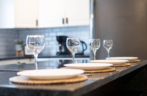 Burlington Apartment | Sunlit Suite: 2 Queen Beds/1 Bath Apt: Mins to Train, Trails, Downtown & Golfing