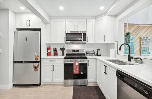 Bridlewood House | Sunlit Suite, Hot Tub Haven