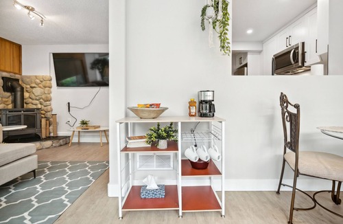 Bridlewood House | Sunlit Suite, Hot Tub Haven