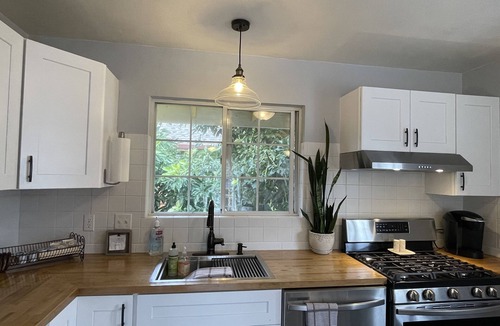 Beach Hill - Beach Flats House | Sunlit Surf Guest House - Downtown -2bd/1ba