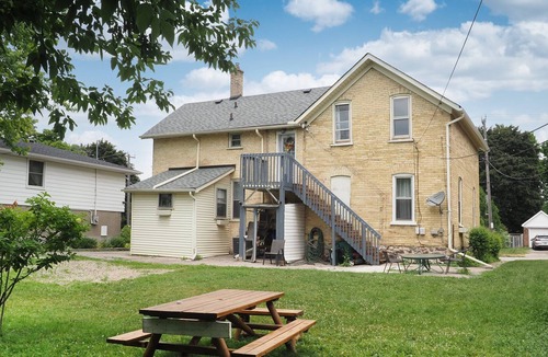 Waterloo House | Sunny 1800 Victorian home with all the character but today’s amenities.