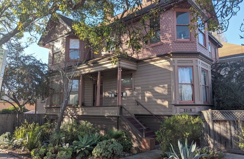 Upper Telegraph Apartment | Sunny 1BR in Gorgeous Berkeley Victorian