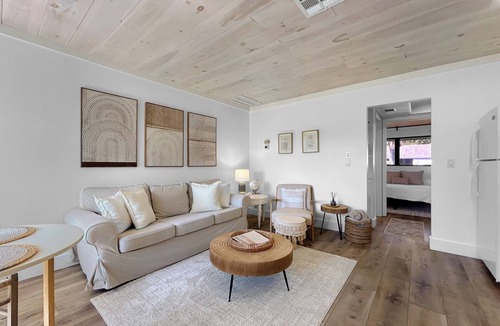 The Meadows Condo | Sunny 1BR on Golf Course with Pool Access