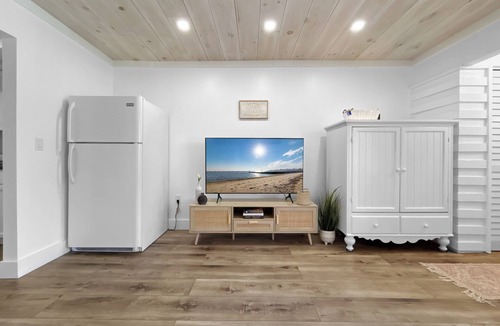 The Meadows Condo | Sunny 1BR on Golf Course with Pool Access