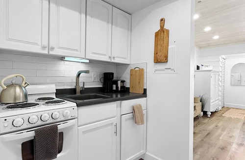 The Meadows Condo | Sunny 1BR on Golf Course with Pool Access