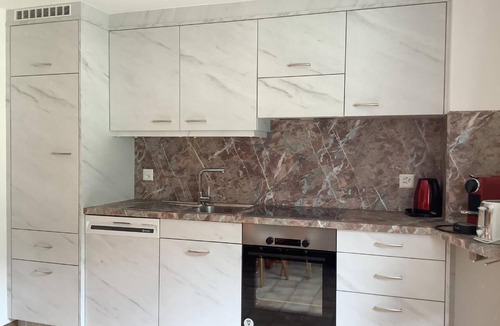 Li Curt Apartment | Sunny 2.5-room flat in a quiet location