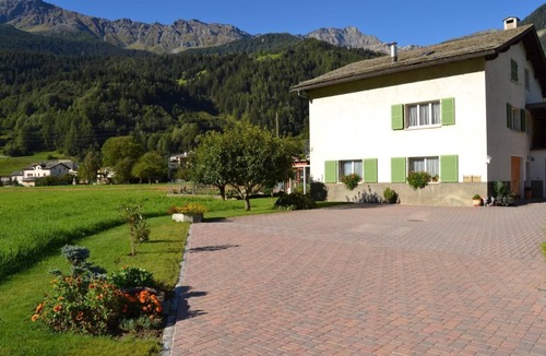 Li Curt Apartment | Sunny 2.5-room flat in a quiet location