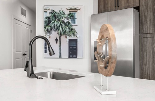 Ruskin Apartment | Sunny 2-Bed Oasis: Pool & Gym in Apollo Beach