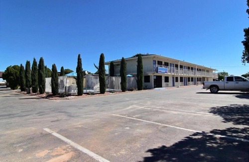 Carlsbad Hotel | Sunny 2-bed Room|Pool|Free Wifi