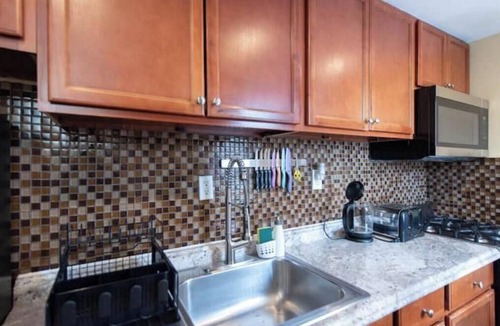 Sea Gate Apartment | Sunny 2 bedroom loft - lighthouse and ocean views