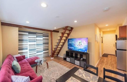 Sea Gate Apartment | Sunny 2 bedroom loft - lighthouse and ocean views