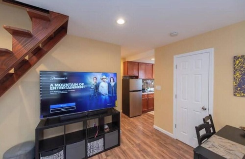 Sea Gate Apartment | Sunny 2 bedroom loft - lighthouse and ocean views