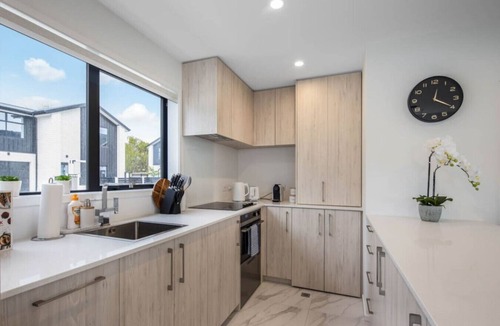Trentham Apartment | Sunny 2 BR Oasis in Trentham