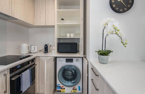 Trentham Apartment | Sunny 2 BR Oasis in Trentham