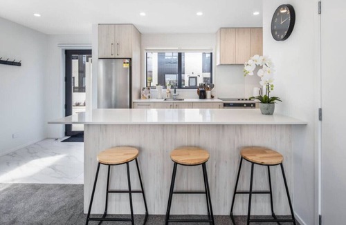 Trentham Apartment | Sunny 2 BR Oasis in Trentham