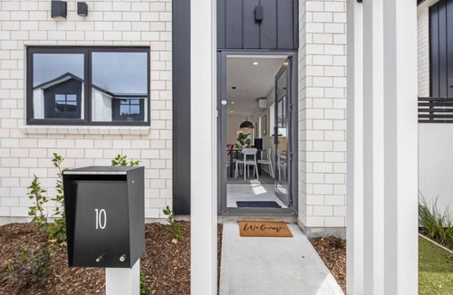 Trentham Apartment | Sunny 2 BR Oasis in Trentham