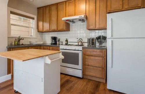 West Alameda Apartment | Sunny 2BD flat with private backyard