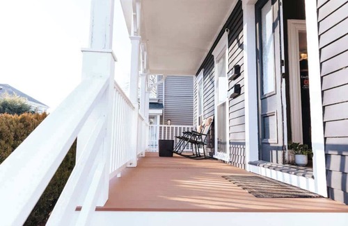 Off Broadway Apartment | Sunny 2BR/1BA with Front Porch & Parking