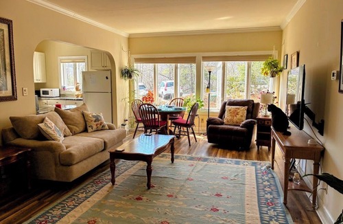Boone Condo | Sunny 2BR Condo in Gated Community for 2 months - Pets OK