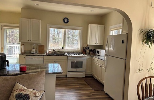 Boone Condo | Sunny 2BR Condo in Gated Community for 2 months - Pets OK