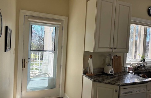 Boone Condo | Sunny 2BR Condo in Gated Community for 2 months - Pets OK
