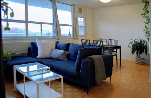 St. James Town Apartment | Sunny 2BR in St Jamestown Toronto