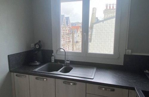 Berck-sur-Mer Apartment | Sunny 2nd-floor apartment facing the sea. Wifi