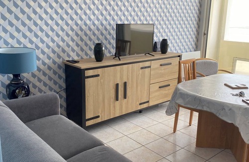 Berck-sur-Mer Apartment | Sunny 2nd-floor apartment facing the sea. Wifi