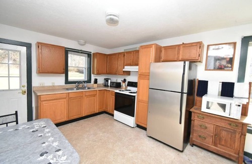 Milton Apartment | Sunny 3 Bedroom Duplex.