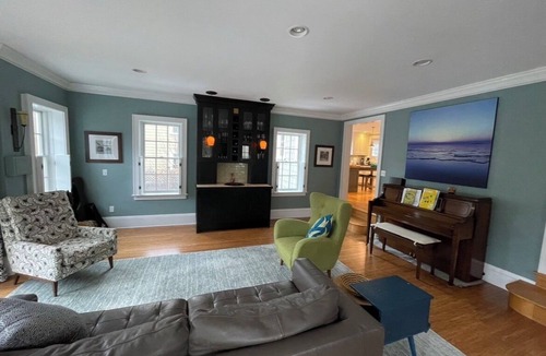 South End House | Sunny 4-bedroom house with AC in charming Burlington