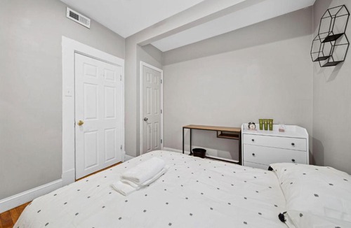 Winter Hill Apartment | Sunny 4bd 2bth Apt In Somerville
