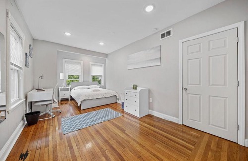 Winter Hill Apartment | Sunny 4bd 2bth Apt In Somerville