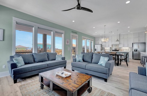 Crystal Beach House | Sunny & 75: 5 BR, 5.5 BA House in Crystal Beach, Sleeps 26
