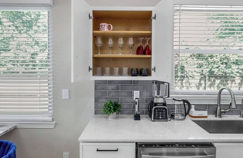 Allen House | Sunny Allen Stay 4BR/2BA Sparkling Pool + Grill
