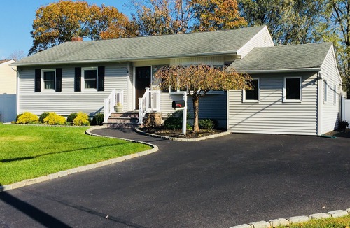 Centereach House | Sunny and Bright Home in Central Location!