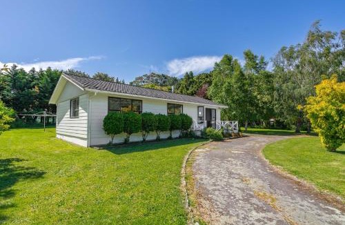 Featherston House | Sunny and central on big section