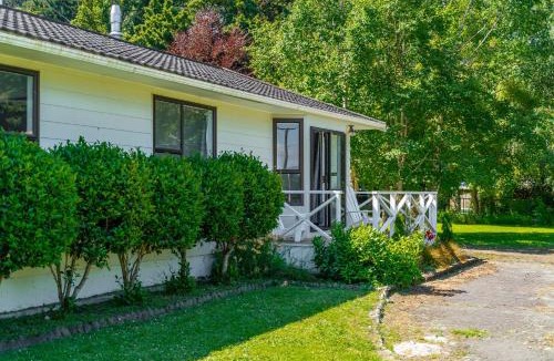 Featherston House | Sunny and central on big section