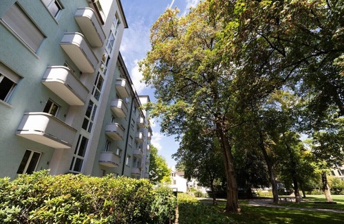 Hottingen Apartment | Sunny and quiet 1BR flat city center (Parkview 5)