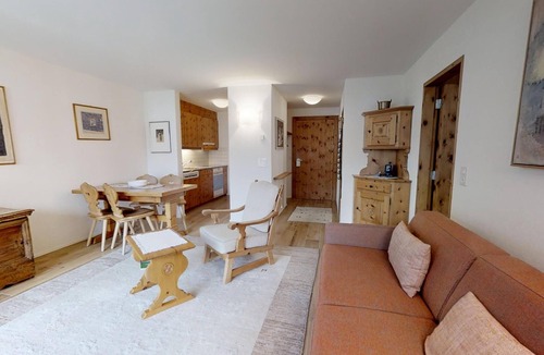 Silvaplana Apartment | Sunny and quiet 2½-room apartment on the first floor, 64 m2, facing south-west.
