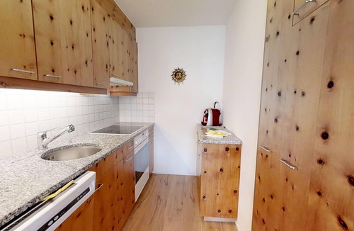 Silvaplana Apartment | Sunny and quiet 2½-room apartment on the first floor, 64 m2, facing south-west.
