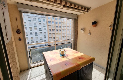 Les Sables d'Olonne Apartment | Sunny Apartment Near Beach, WiFi, Garage, Balcony