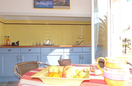 Collioure Apartment | Sunny apartment 52m2 large terrace garage, beach 5min walk