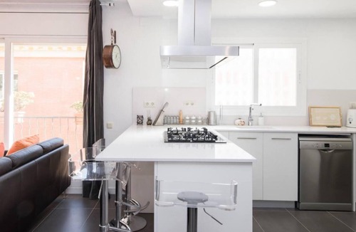 Castelldefels Apartment | Sunny apartment 3 blocks to the beach
