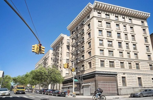 Harlem Apartment | Sunny Apartment in Harlem. 3 blocks from Subway. Elevator Building and Security