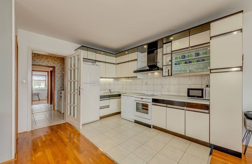 Stobrec Apartment | Sunny apartment only 10 m from the sea!