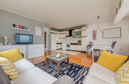 Stobrec Apartment | Sunny apartment only 10 m from the sea!