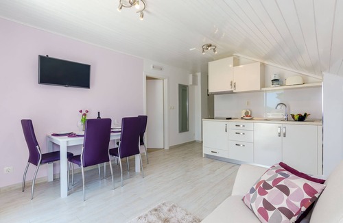 Zaton Apartment | Sunny apartment- Quiet and relaxing seafront apartment 10 minutes from Dubrovnik