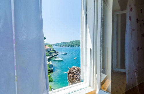 Zaton Apartment | Sunny apartment- Quiet and relaxing seafront apartment 10 minutes from Dubrovnik