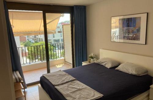 Tossa de Mar Apartment | Sunny apartment with pool