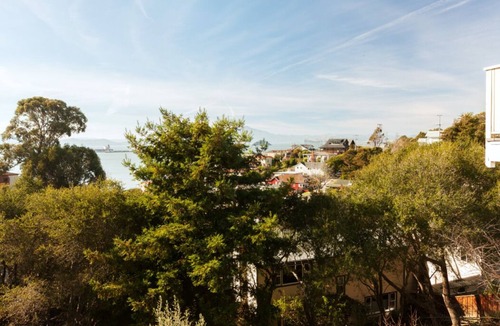 Point Richmond Apartment | Sunny apartment with private deck, Bay view